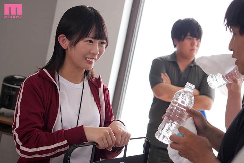 avxxx ผู้จัดการทีมสาว โดนรุมซ้อมนอกสนามจนแตกใน MIDA-464 1