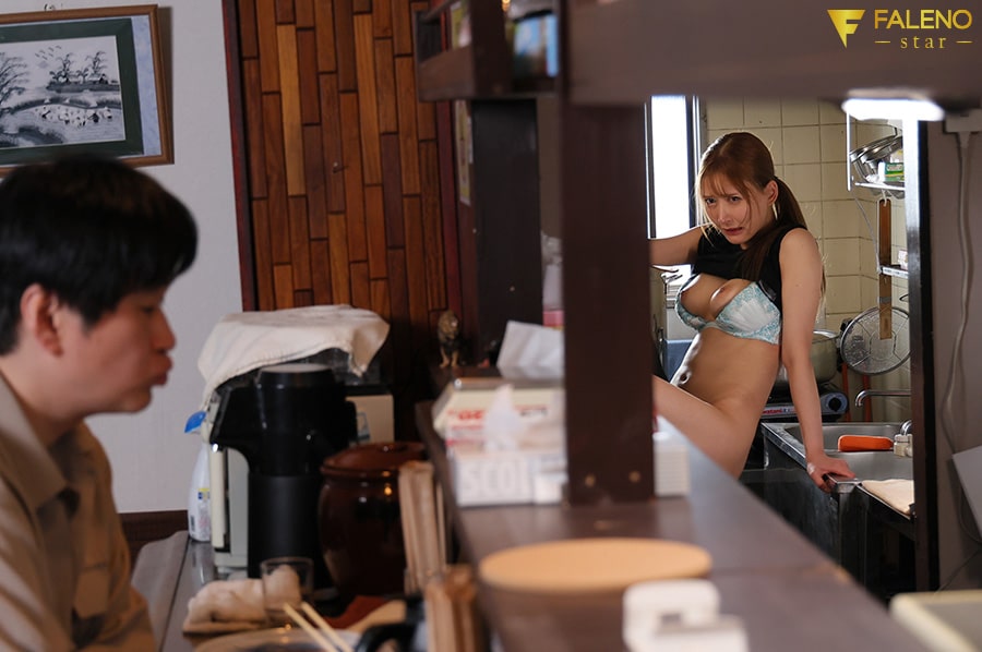 japanporn พนักงานสาวนมใหญ่ ถูกเจ้านายเย็ดกลางร้าน FNS-104 5