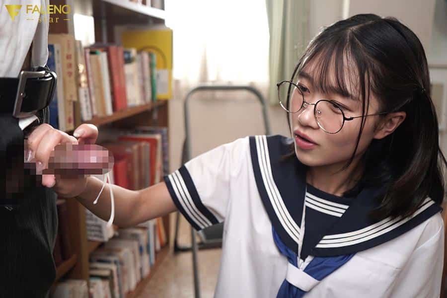pornญี่ปุ่น เลิกคลาสแล้วอย่าเลิกมองกางเกงในเธอไม่ได้ FNS-174 4