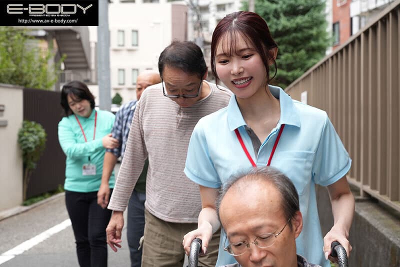 หนังโป้ญี่ปุ่น พยาบาลสาว โดนแก๊งลุงชราจัดหนักคาหอพัก EBWH-327 1