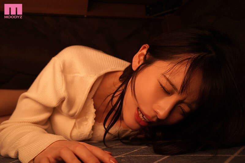 หนังเอวี พ่อสามีใช้นิ้วยาเสพติด ทำให้ลูกสะใภ้เงียบกริบน้ำเงี่ยนทะลัก MIDA-644 4