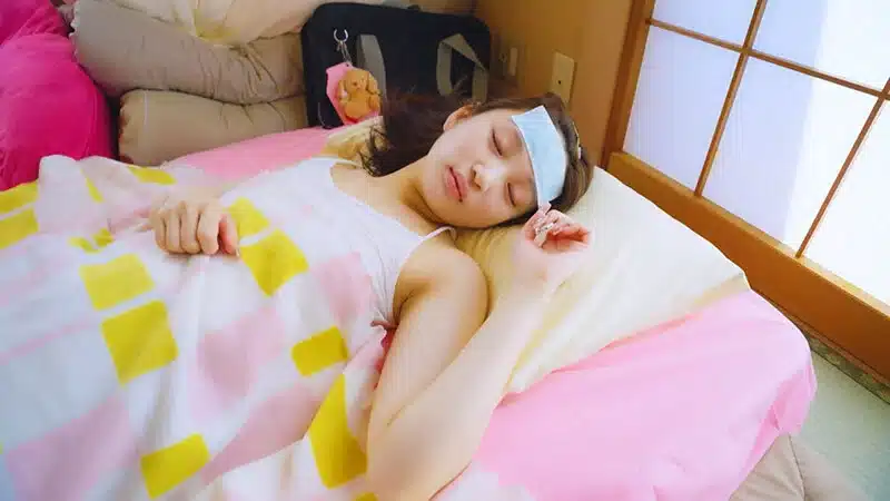 หนังavjapan ลูกสาวไข้ยังไม่หาย โดนคนมาเยี่ยมจัดคาบ้านว่าง FSBK-026 1